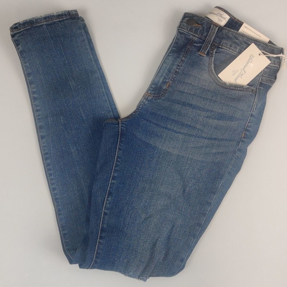 Universal Threadjeans